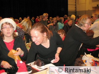 PiLYn joulumyyjäiset 10.12.2011 Erja Pitkänen ja Tuija Palonen PRKuva.jpg